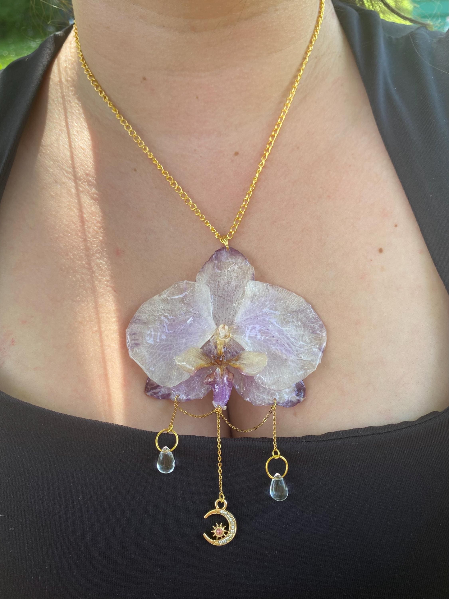 Purple orchid necklace with gold-plated stainless steel elements