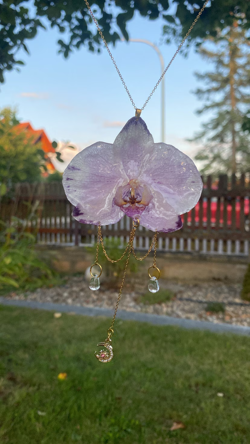 Purple orchid necklace with gold-plated stainless steel elements