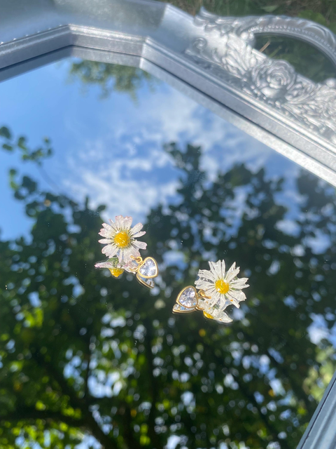 daisy stud earrings