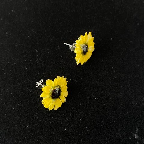 Yellow Dark Red Mini Chrysanthemum Earrings Studs Stainless Steel 18k Gold