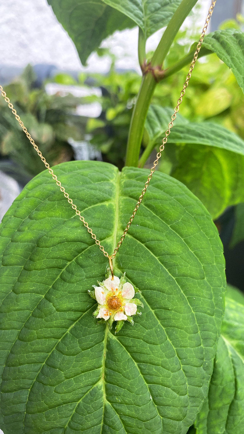 Strawberry blossom necklace with stainless steel elements