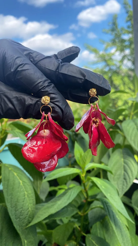 Rote Rosenblüten Ohrringe Ohrstecker 18k